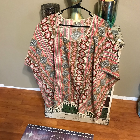 Flowy tunic. Can be worn as a shirt or dress. - Picture 2 of 3